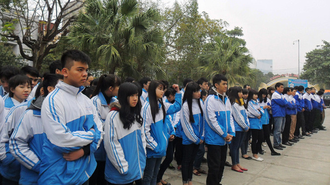 Các đoàn viên thanh niên tham gia lễ ra quân thanh niên tình nguyện đảm bảo an toàn giao thông trong dịp tết. Ảnh: Phạm Nhài.