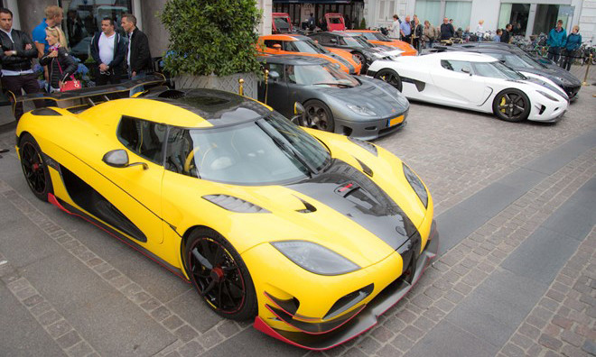 Nhà sản xuất siêu xe Thụy Điển vừa tổ chức một hành trình diễu hành qua một số thành phố ở nước này và nước lân cận Đan Mạch cho hơn 10 người là chủ nhân của những chiếc Koenigsegg.