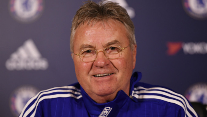Chelsea chỉ hơn nhóm xuống hạng 1 điểm khi Hiddink mới về Chelsea. Ảnh: Reuters.