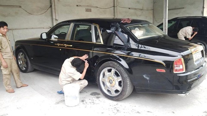 Siêu xe Rolls Royce Phantom mạ vàng của đại gia xứ Than
