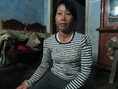 Chị Lý Thị Dợ thoát nạn trở về, nhưng hai con gái và cháu ngoại vẫn bặt tăm. Ảnh: Như Thảo