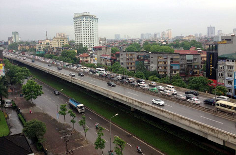 Ùn tắc kéo dài trên đường cao tốc Pháp Vân