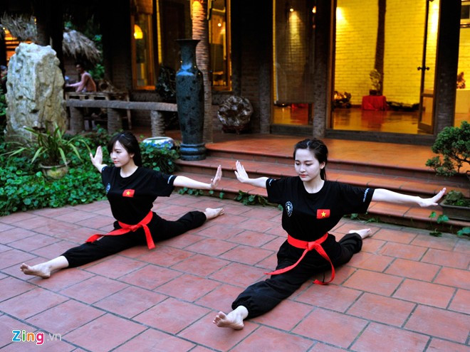 Chị em sinh đôi giỏi võ, xinh như diễn viên Hàn