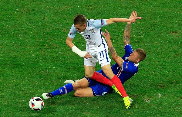 Vardy và Harry Kane vô hại trước hàng thủ Iceland