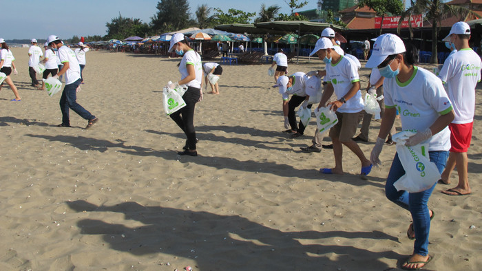  Không xả rác, sử dụng túi nilong tự hủy