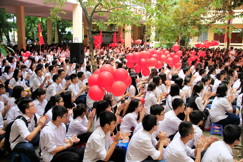 Trường THPT chuyên Ngoại ngữ khai giảng năm học mới