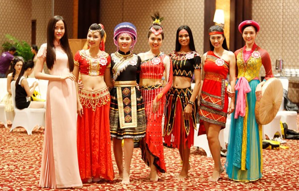 Toàn cảnh thí sinh hoa hậu thi Người đẹp tài năng