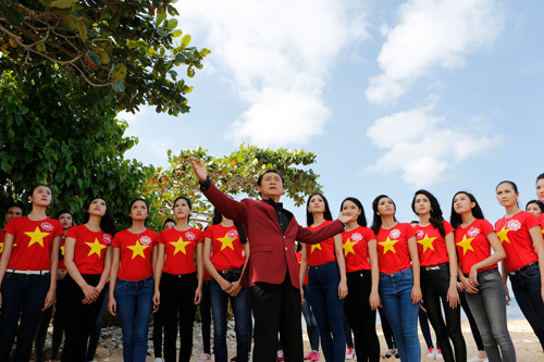 Thí sinh Hoa hậu háo hức quay MV giữa biển