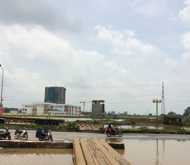 Khu vực Yên Nghĩa vẫn chưa rút hết nước