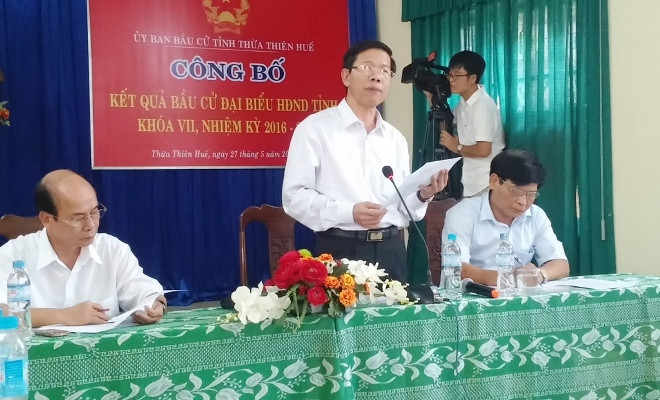 Ông Cái Vĩnh Tuấn, Phó Chủ tịch Ủy ban Bầu cử tỉnh TT-Huế, công bố danh sách trúng cử đại biểu HĐND tỉnh khóa 7.