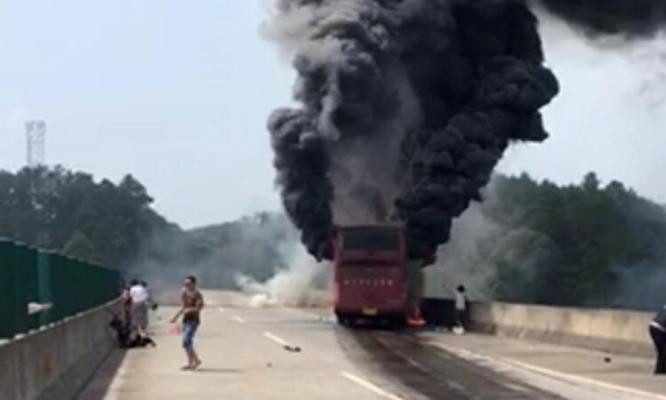 Hiện trường vụ cháy xe buýt. 