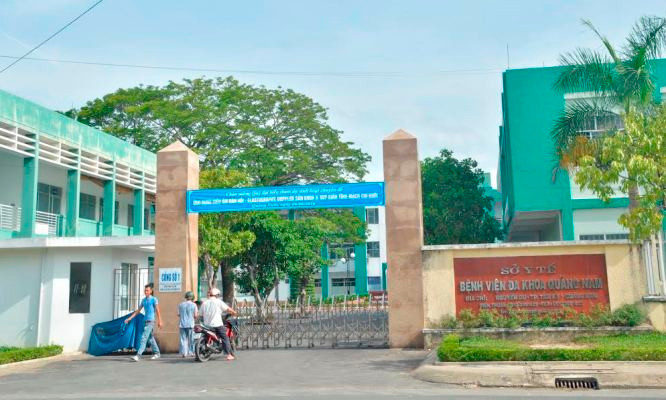 Nam sinh viên được cấp cứu tại bệnh viện đa khoa Quảng Nam.