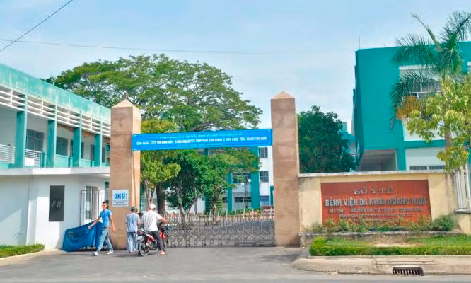 Nam sinh viên được cấp cứu tại bệnh viện đa khoa Quảng Nam.