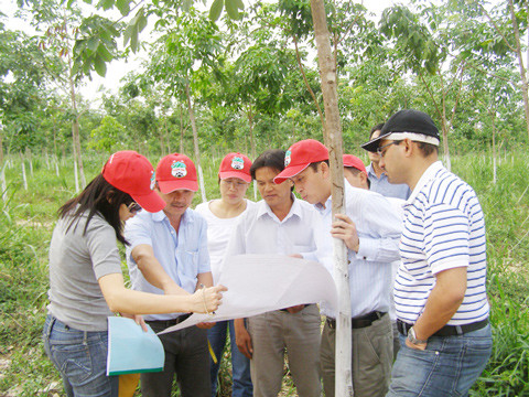 Sau trồng trọt, Bầu Đức đi chăn nuôi.