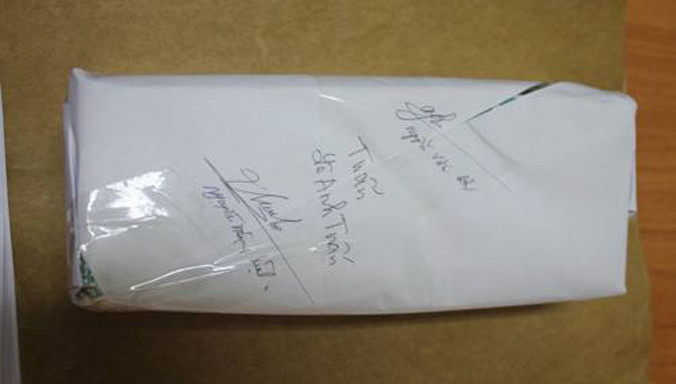 Khẩu súng được CQĐT thu giữ, đã được niêm phong.