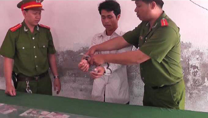 Võ Hồng Nhân Em tại cơ quan công an.