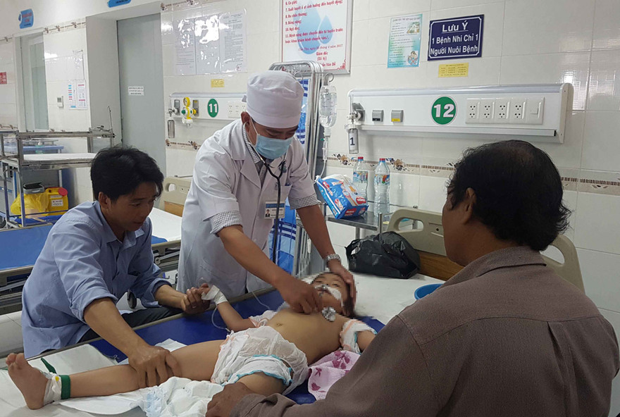 Bệnh nhi được cấp cứu và điều trị tại Bệnh viện Nhi đồng TP. Cần Thơ
