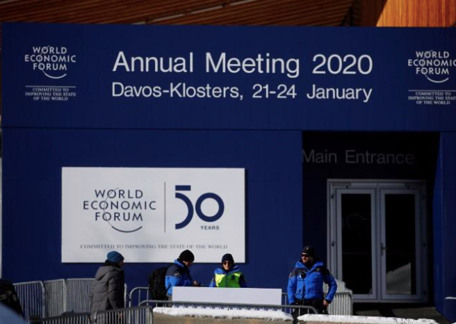 Lực lượng an ninh đứng gác trước trung tâm sẽ diễn ra Diễn đàn kinh tế thế giới tại Davos năm 2020. (Ảnh: Reuters)