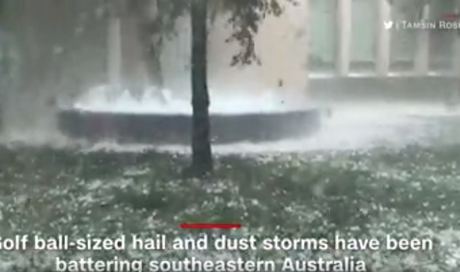 Những cục mưa đá to bằng nửa quả bóng golf làm vỡ nhiều cửa kính