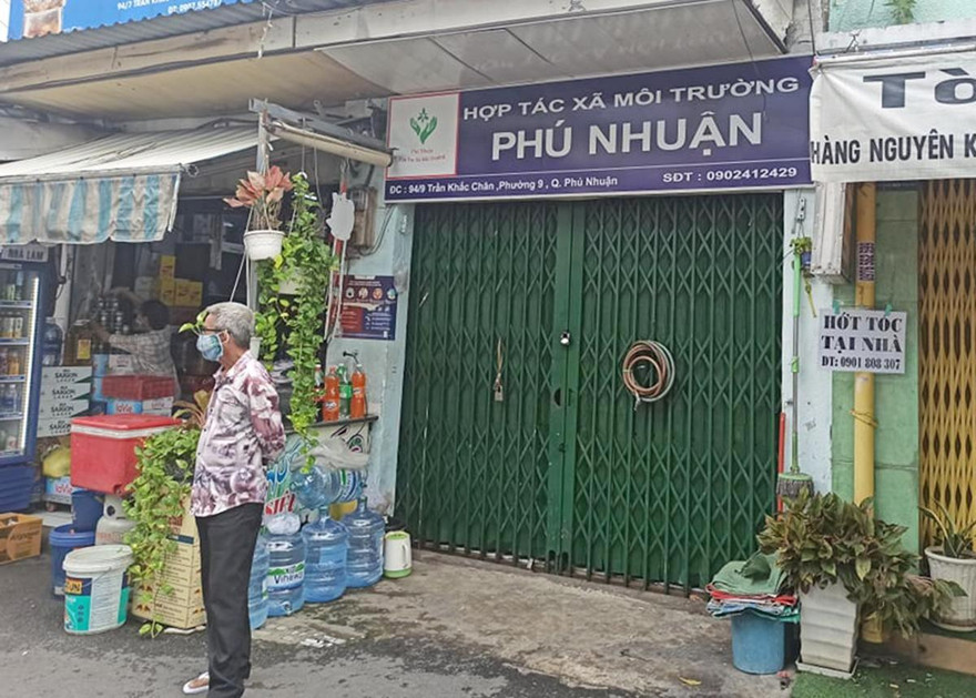 Văn phòng hợp tác xã môi trường Phú Nhuận đóng kín cửa những ngày qua.
