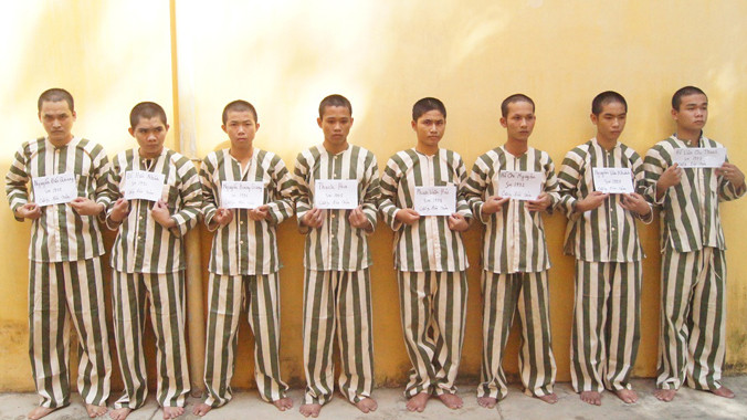 Nhóm đối tượng bị bắt tại công an.