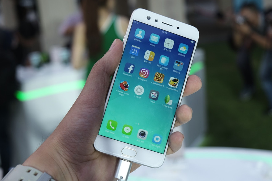Oppo F3 ra mắt giá 7,49 triệu đồng