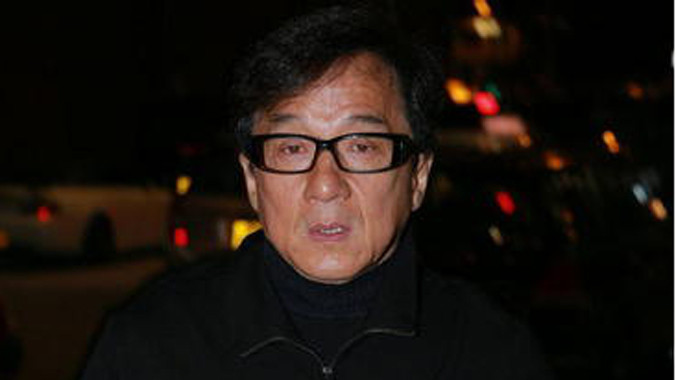 Thành Long tham dự tang lễ một người đồng nghiệp thân thiết, ngày 1/1.