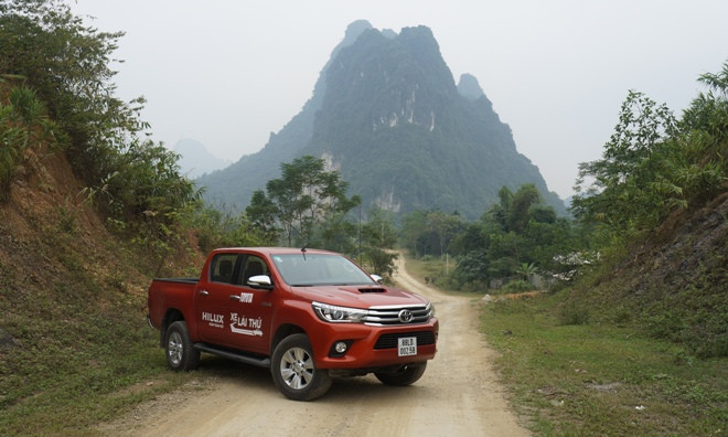 [Đánh giá] Toyota Hilux 2016: Chất thép xe bán tải