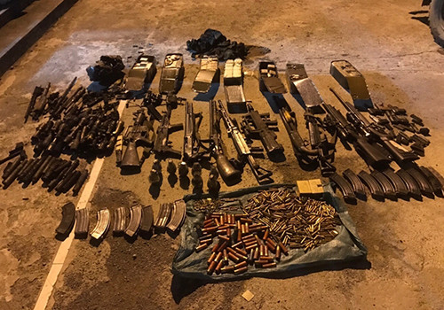 Số vũ khí phát hiện trong nhà Tuân. Ảnh: Công an Sơn La