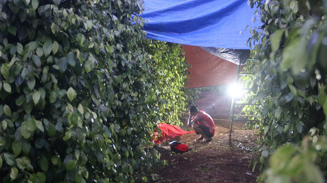 Người thân đau buồn trước sự ra đi đột ngột của ông Tự