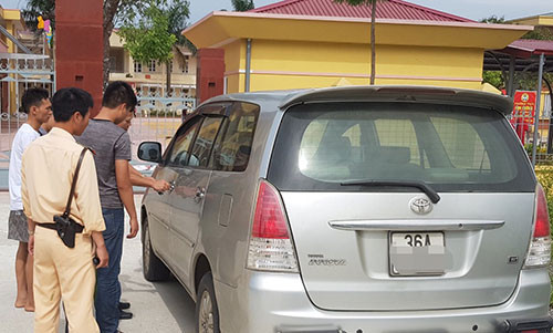 Cảnh sát tạm giữ chiếc xe cùng tang vật