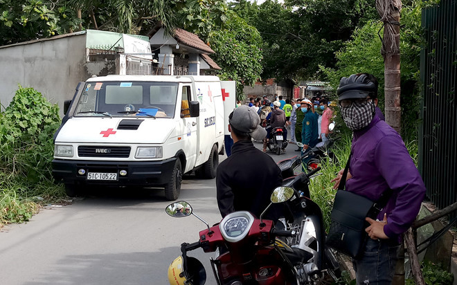 Thi thể nạn nhân được đưa về nhà xác