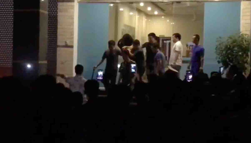 Nghi phạm được công an đưa về trụ sở