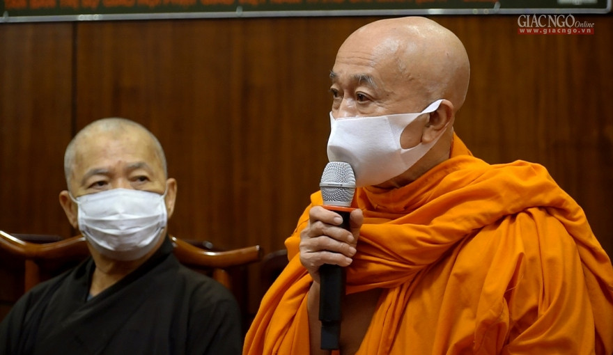 Hòa thượng Thích Thiện Chiếu nhận lỗi trước Ban Trị sự GHPGVN TP.HCM và Giáo hội Phật giáo, đồng thời bày tỏ sự sám hối (Ảnh: Giác Ngộ)