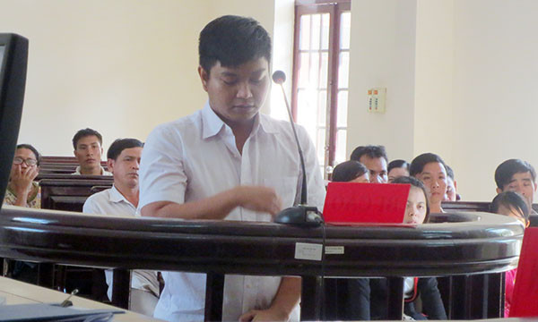 CSGT đi BMW biển giả tông chết người bị đề nghị 3-5 năm tù