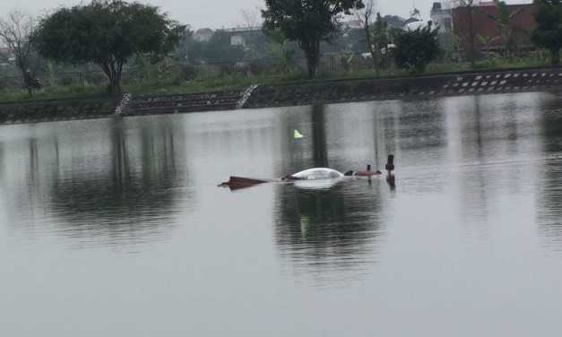 Chiếc tàu ngầm được thử nghiệm tính năng mới ở hồ nước lớn và thành công.