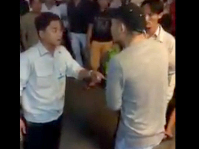 Hình ảnh trong video về vụ rượt đuổi hướng dẫn viên - Ảnh chụp màn hình 