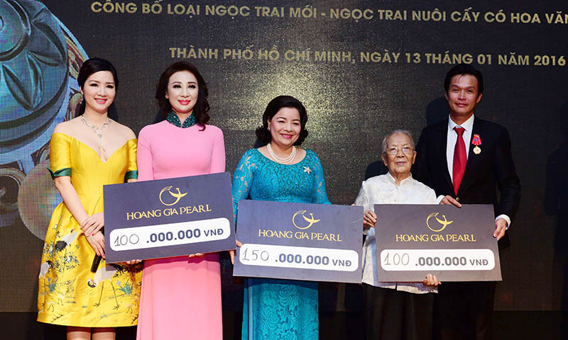 Huân chương Lao động cho Ngọc trai Hoàng Gia