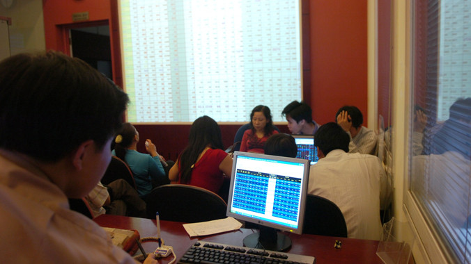 Lãi chứng khoán gấp nhiều lần gửi tiết kiệm. Ảnh: Như Ý