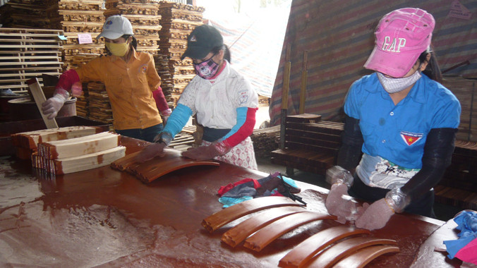 Quyền lợi NLĐ bị xâm phạm nghiêm trọng khi DN đua nhau nợ đọng BHXH. Ảnh: Nguyễn Bá Anh