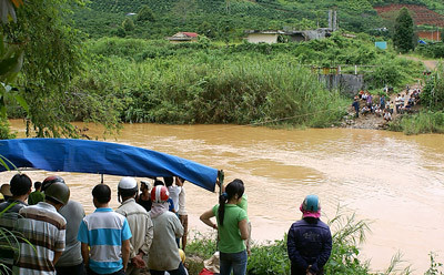 Thi thể anh Tâm được tìm thấy trên sông Đắk Măng. Ảnh: Minh họa