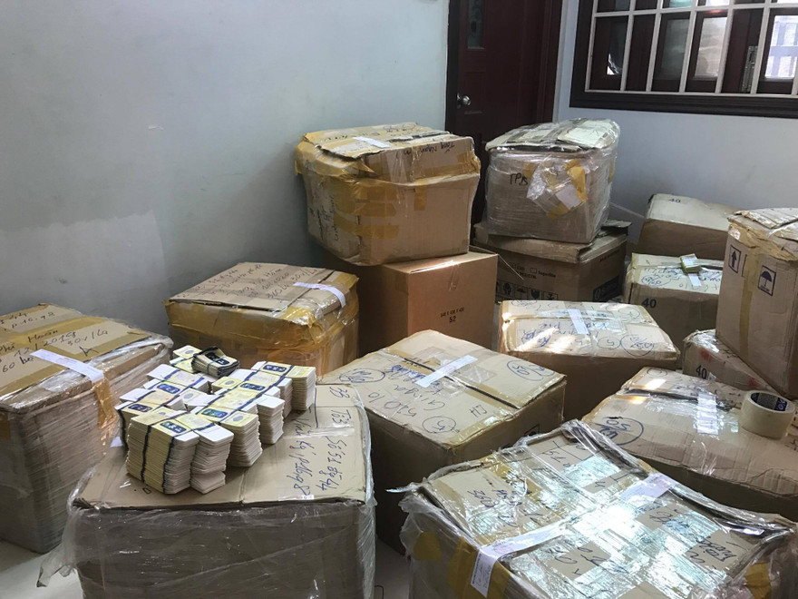 Lực lượng quản lý thị trường TPHCM cho biết, đơn vị vừa phát hiện một số lượng lớn đông dược nhập lậu trên địa bàn quận 8, TPHCM. Hiện đơn vị đang kiểm đếm số lượng, lập biên bản xử lý.