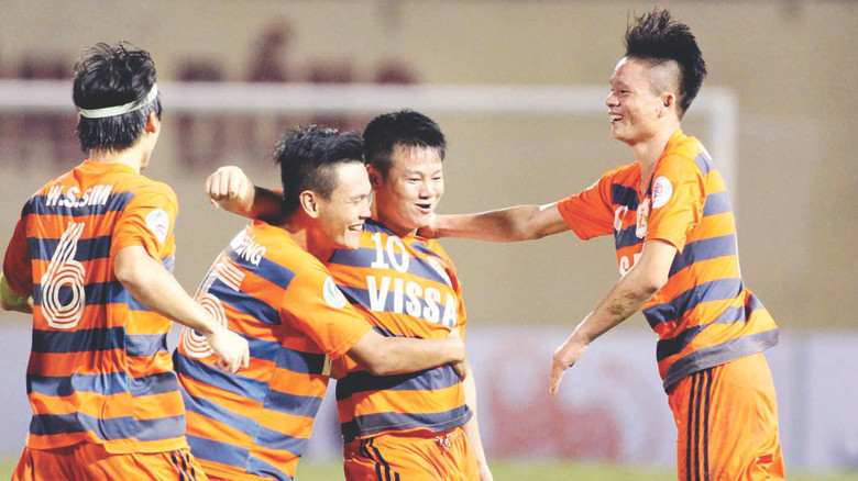 Văn Quyến ăn mừng bàn thắng khi cùng V.Ninh Bình đánh bại Churchill Brothers tại AFC Cup. ảnh: VSI