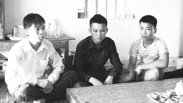 Từ trái sang: Lộc, Thịnh và Hùng đang được tại ngoại