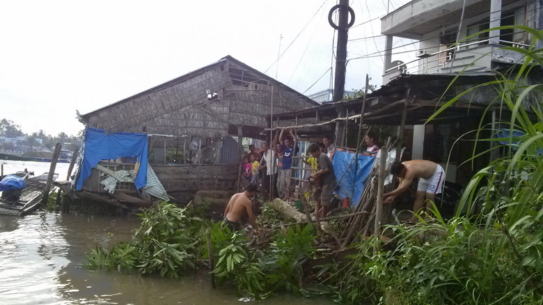 Đoạn bờ kè sụp lở. ẢNH: HÒA HỘI