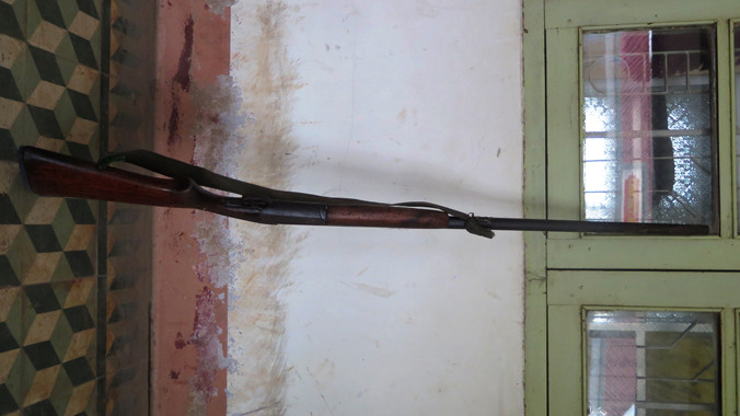 Khẩu súng hoa cải do Công sử dụng đi săn thú, nhưng bắn nhầm vào anh Thuận.