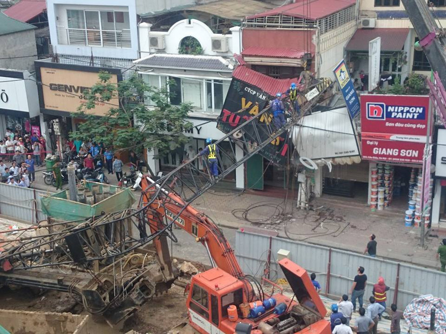 Hiện trường vụ việc gãy cần cẩu chiều 12/5. Ảnh: Thanh Hà.