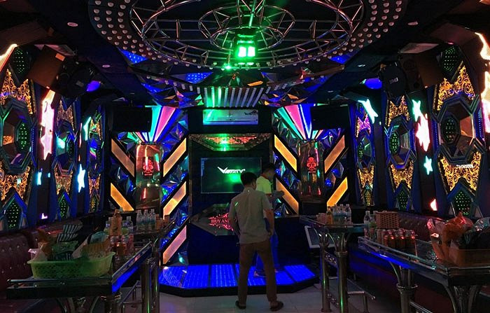 Bản tin 8H: Nữ nhân viên 15 tuổi chết bất thường trong quán karaoke