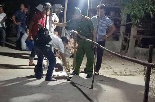 Nhà chức trách khám nghiệm hiện trường