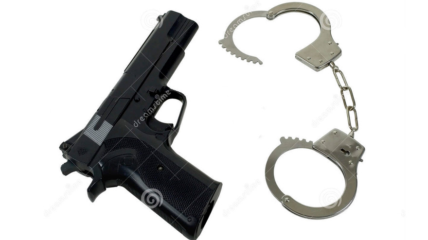 Bị trộm xe máy, công an mất luôn súng và còng